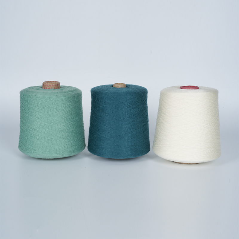 خيوط مزيج 70 نانومتر/2، 70% صوف، 30% ألياف بروتينية من الكشمير